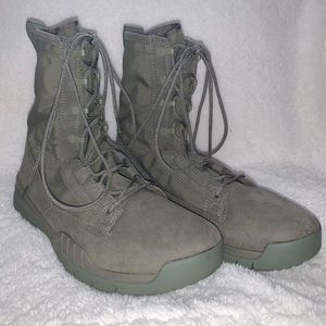 Nike SFB field 8 tactical boot